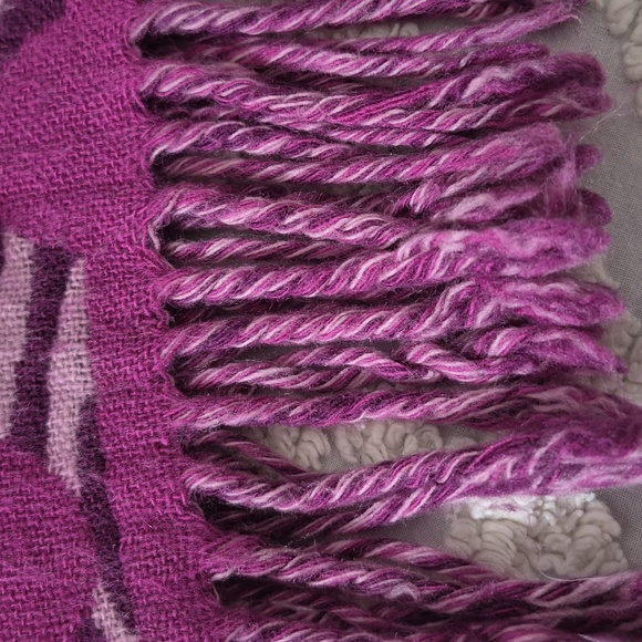 Coach 100 % Merino Wool Purple Patterned Women's Scarf - Picture 3 of 9